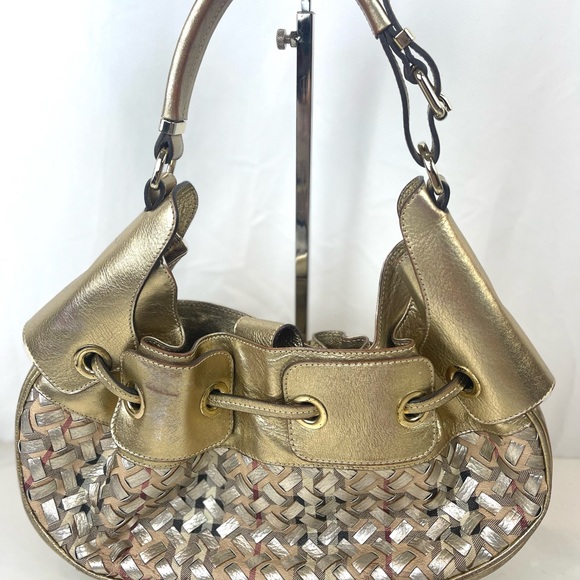 BURBERRY Metallic Gold /Beige Woven Nova Check PVC and Leather Warrior Hobo - Picture 2 of 12
